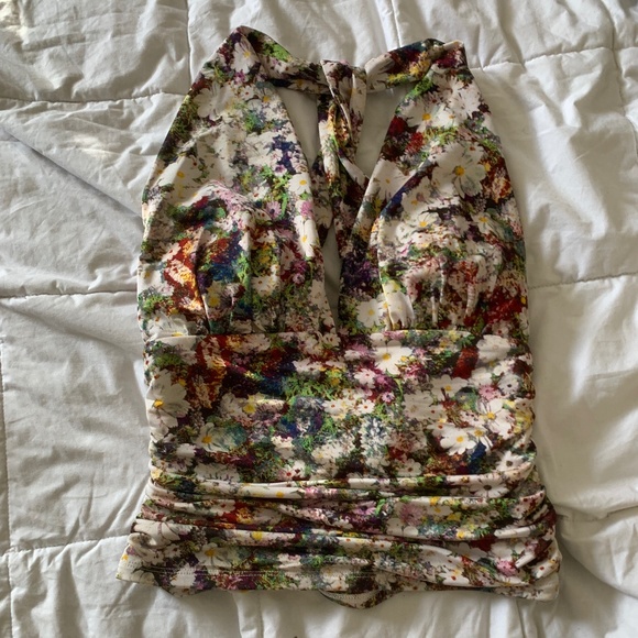 **SOLD** NWOT GUESS Open Back detail top w/padding Perfect condition, Small - Picture 1 of 6